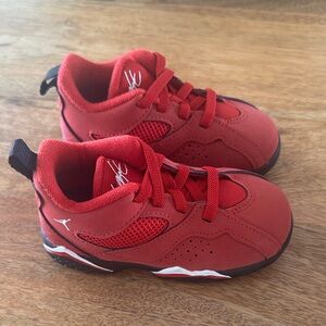 Nike Kids Gym Red Jordan MVP 92 Sneakers 7 NWT